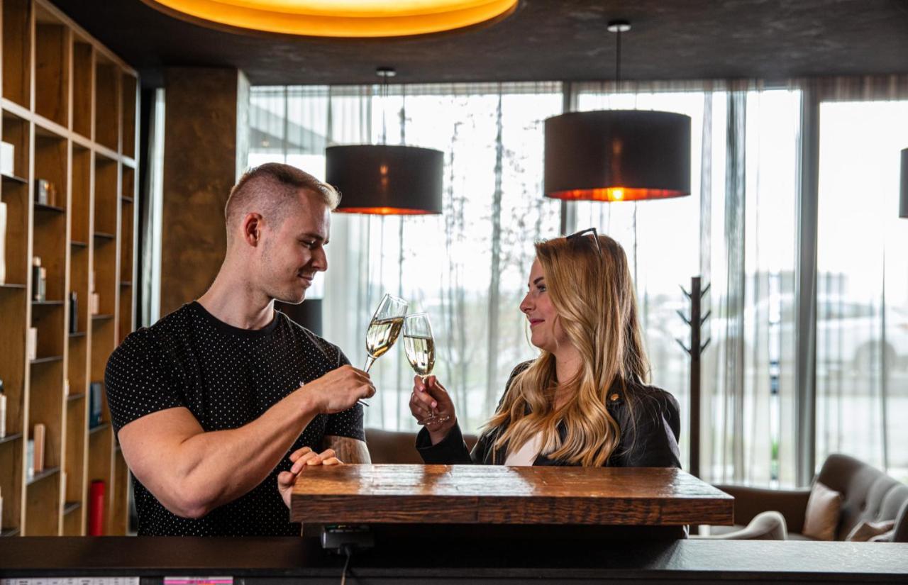 Nutrend World Hotel Оломоуц Екстериор снимка