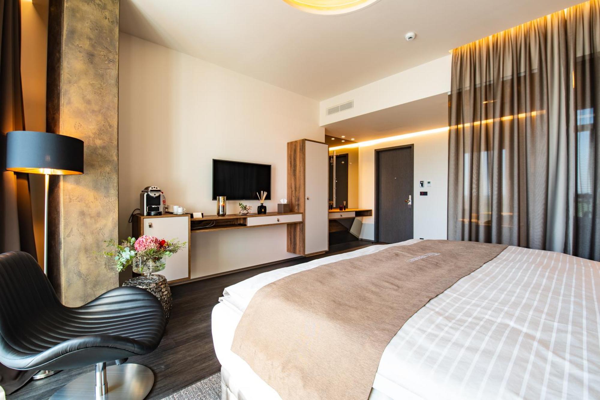 Nutrend World Hotel Оломоуц Екстериор снимка