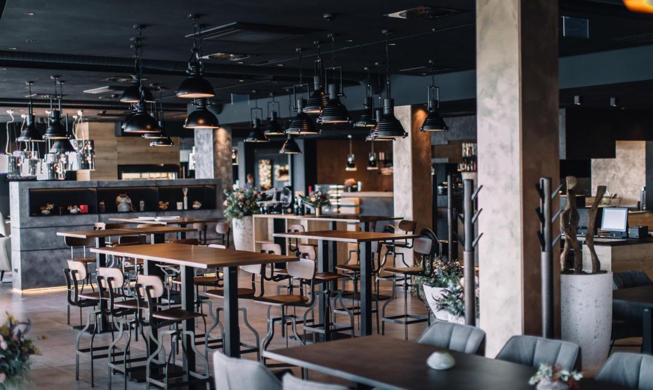 Nutrend World Hotel Оломоуц Екстериор снимка