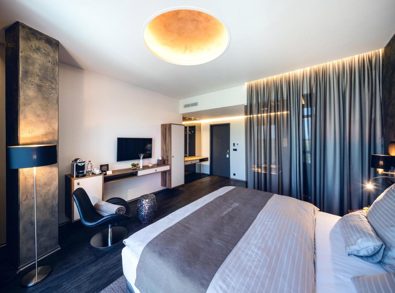 Nutrend World Hotel Оломоуц Екстериор снимка