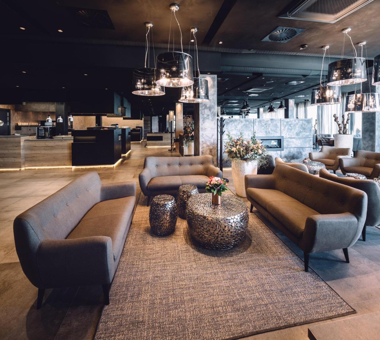 Nutrend World Hotel Оломоуц Екстериор снимка