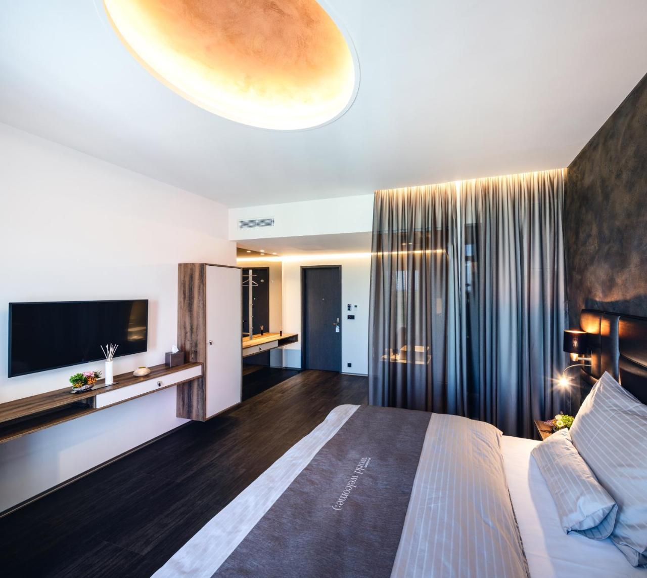 Nutrend World Hotel Оломоуц Екстериор снимка