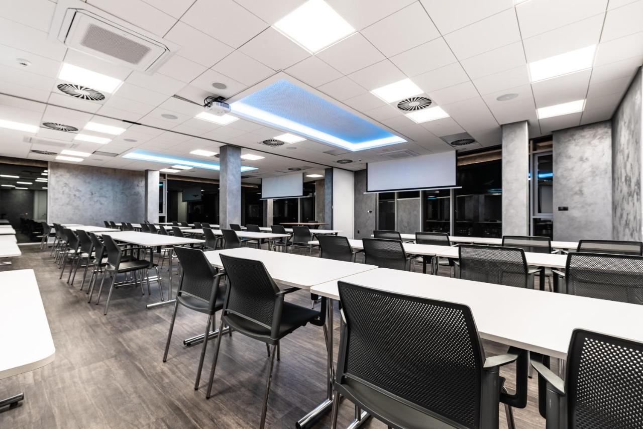 Nutrend World Hotel Оломоуц Екстериор снимка