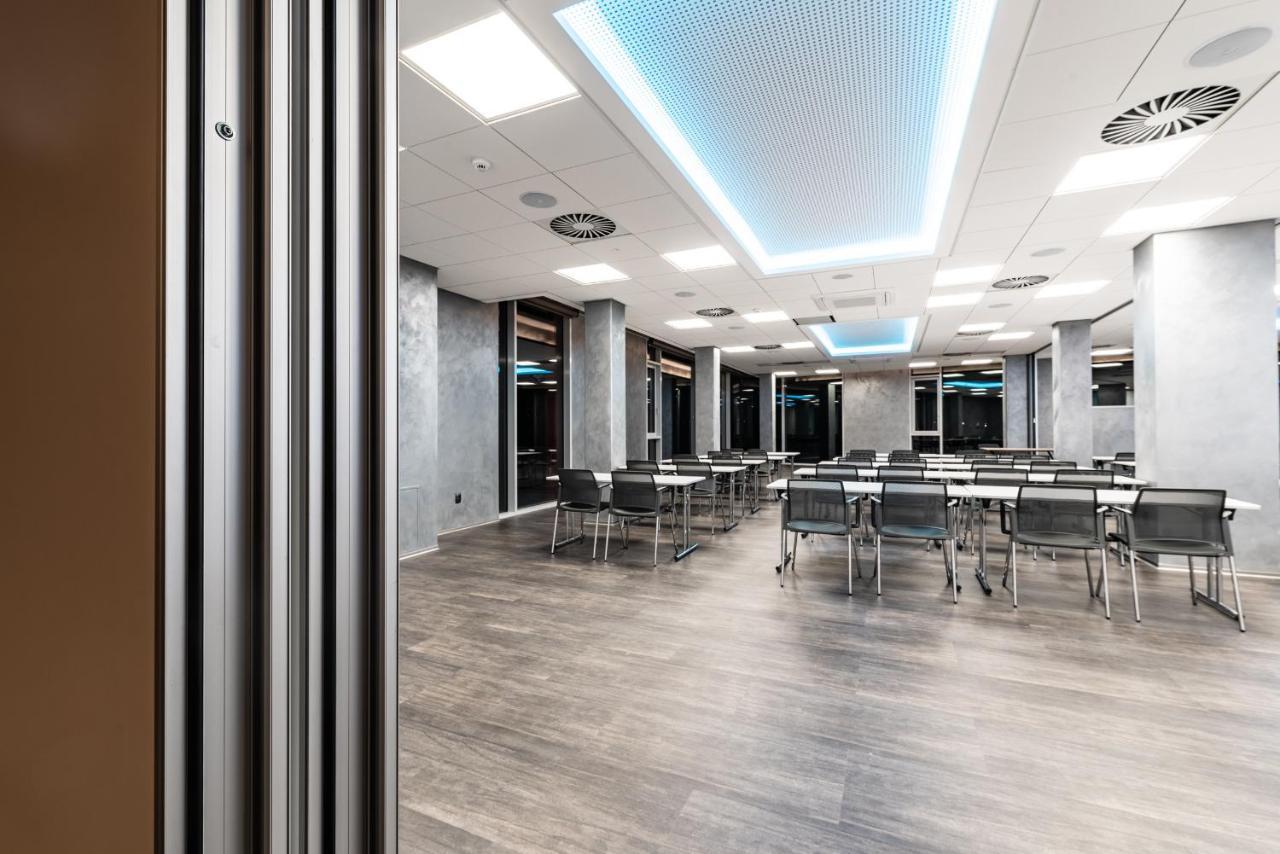 Nutrend World Hotel Оломоуц Екстериор снимка
