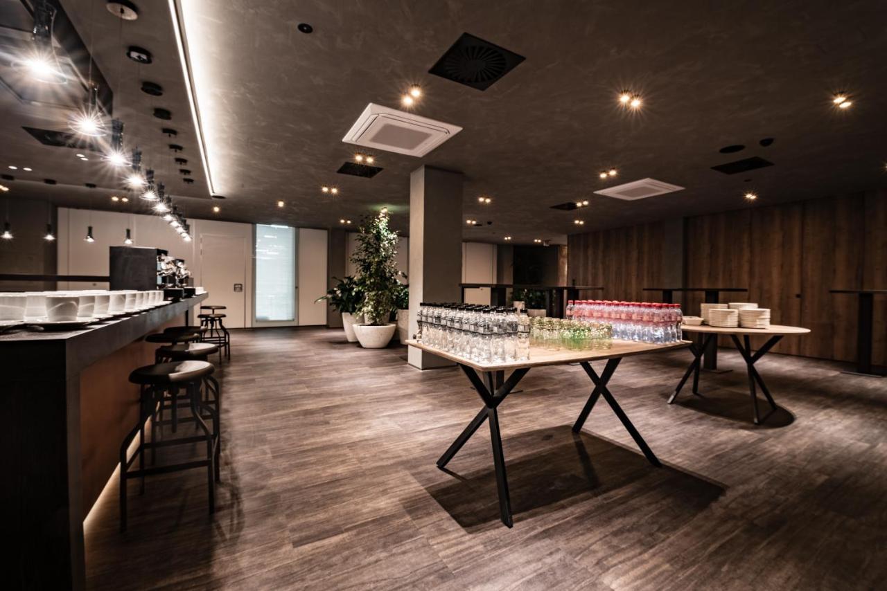 Nutrend World Hotel Оломоуц Екстериор снимка